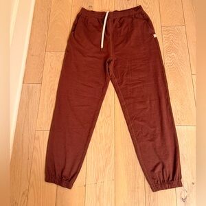 Vuori performance joggers medium